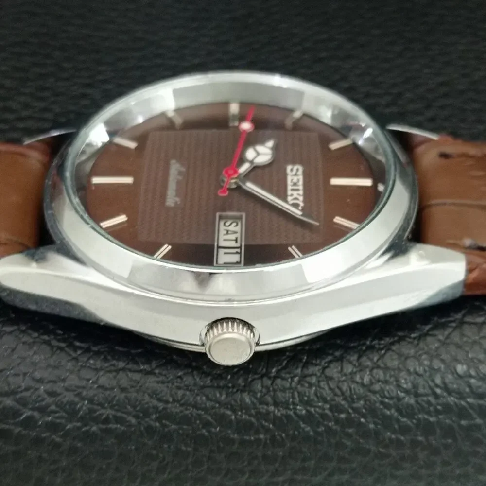 Vintage 1981 Seiko Automatic Mens Silver Watch W/daydate & Silver Accents